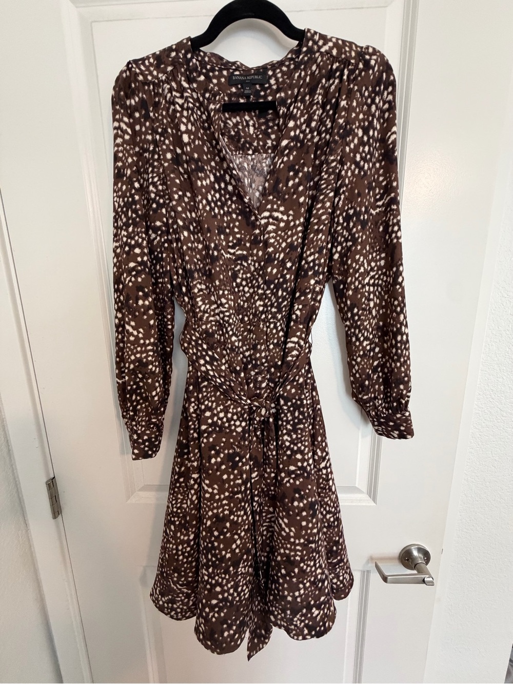 Banana Republic Brown and Cream Printed V-Neck Long Sleeve Dress size M